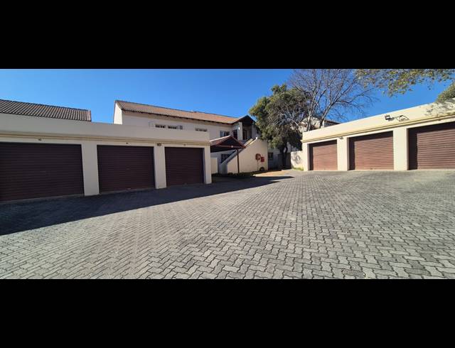 3 BEDROOM APARTMENT FOR SALE IN COUNTRY VIEW